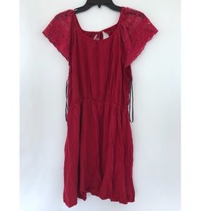 lace short sleeve dress w/ keyhole cutout